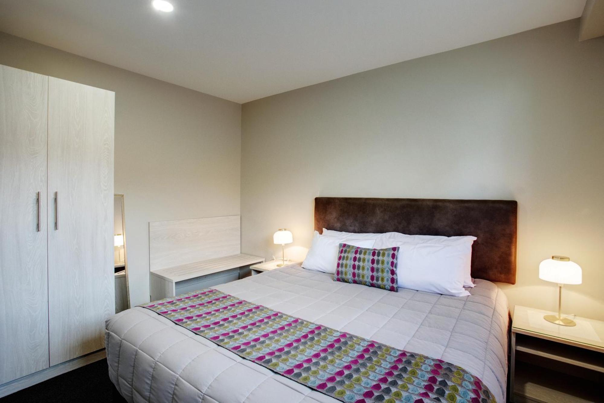 เอลเลอร์สลี ปาล์ม Motel โอ๊คแลนด์ ภายนอก รูปภาพ